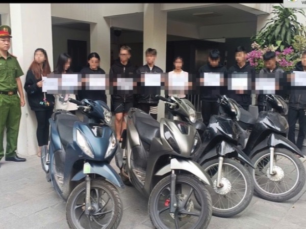 Khởi tố vụ cô gái bị đoàn xe máy tông tử vong