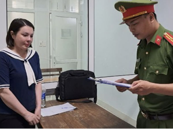 Vay bạn bè, đồng nghiệp của chồng tiền tỷ rồi chiếm đoạt