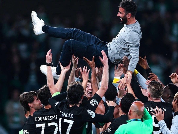 Tân HLV MU giúp Sporting gây sốc trước Man City