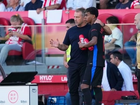 Pedri bật mí Hansi Flick phạt cầu thủ Barca, không ai dám tái diễn