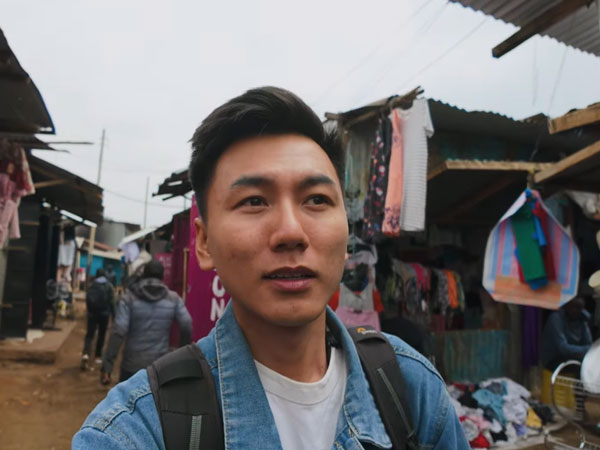 Khoai Lang Thang đi chợ ở châu Phi: Sốc vì cục đá ngoài đường được bán để ăn, cách nấu nướng gây lạnh sống lưng
