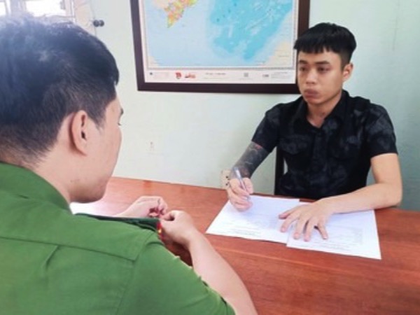 Ra đầu thú sau khi dùng súng 'nói chuyện' với nhóm bạn của vợ cũ