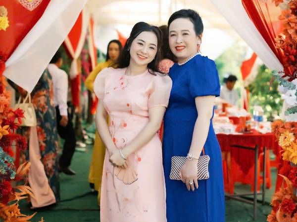 Bạn thân của mẹ trở thành mẹ kế, cô gái nhận được tình yêu thương vô bờ