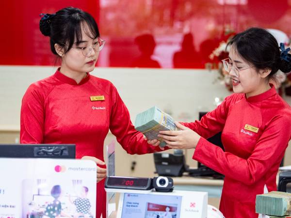 Các ngân hàng nào trả lương cao nhất thị trường, bình quân trên 30 triệu/tháng?