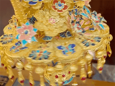Phú bà này mua sẵn 99 món hồi môn toàn bằng vàng cho con gái từ khi con 2 tuổi