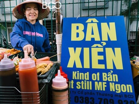 Bé gái bị que xiên thịt nướng đâm từ mũi lên hốc mắt