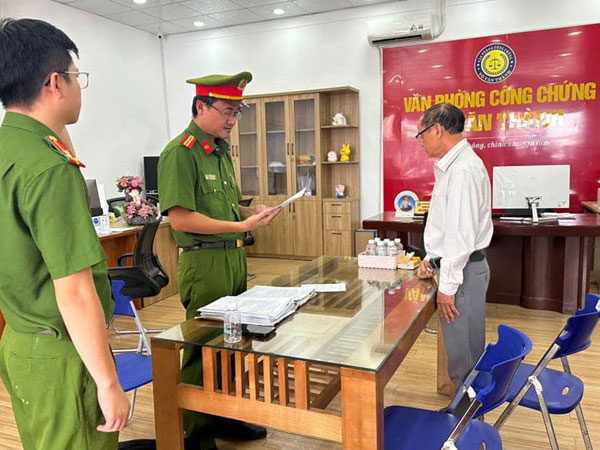 Vì sao công chứng viên Võ Văn Thành bị bắt?