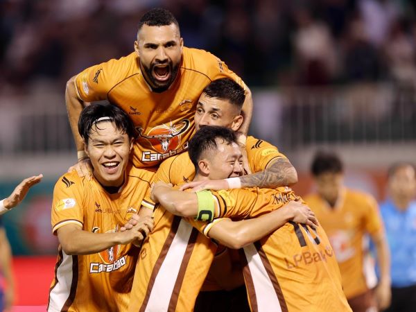 HAGL thăng hoa nhờ thủ môn 2k3, bất ngờ đánh bại CLB CAHN để vươn lên dẫn đầu V.League