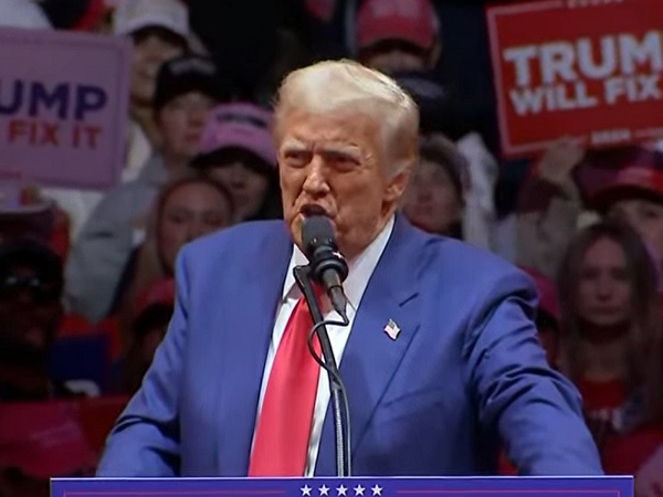Ông Trump duy trì khoảng cách phiếu phổ thông trước bà Harris ở bang Arizona