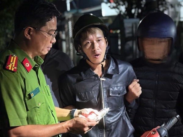 Bắt thanh niên đâm chết người sau 2 giờ lẩn trốn