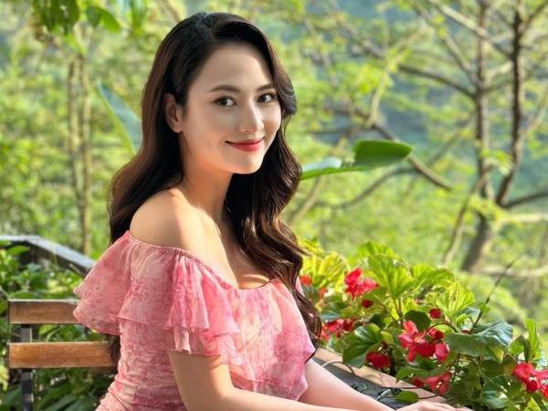 Diễm 'Độc đạo' toát mồ hôi khi diễn với Hồng, nói về nghi vấn dao kéo vì quá đẹp