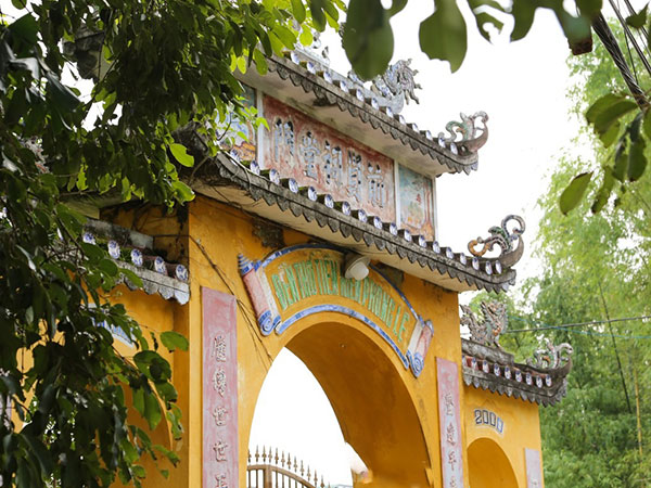 Vẻ đẹp cổ kính của ngôi làng trăm tuổi giữa lòng đô thị hiện đại