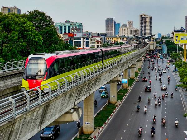 Triệu lượt khách đi metro Nhổn - ga Hà Nội, Cát Linh - Hà Đông, ùn tắc giảm?