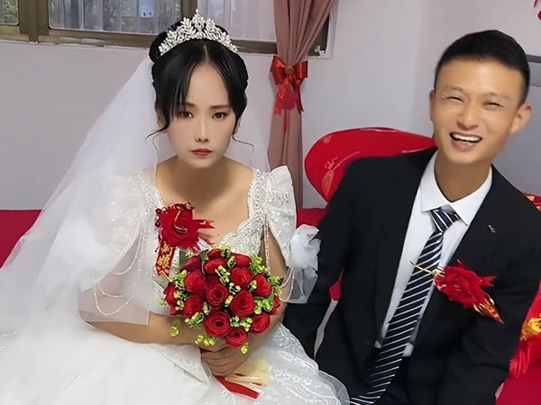 Biểu cảm của cô dâu khi biết sính lễ của nhà trai quá ít, còn đòi trả góp: Tương lai sóng gió rồi!