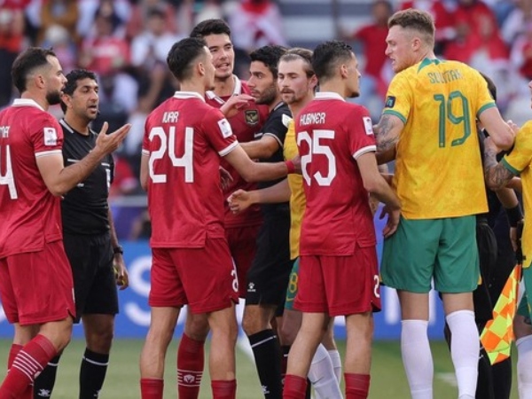 Indonesia nhận 'mưa án phạt' từ FIFA