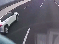Cận cảnh vụ tai nạn xe Porsche trên cao tốc Hà Nội - Hải Phòng gây xôn xao dư luận