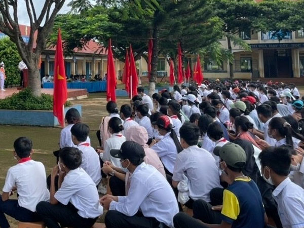 2 nữ sinh lớp 9 bị 2 nam sinh đâm trọng thương sau giờ chào cờ
