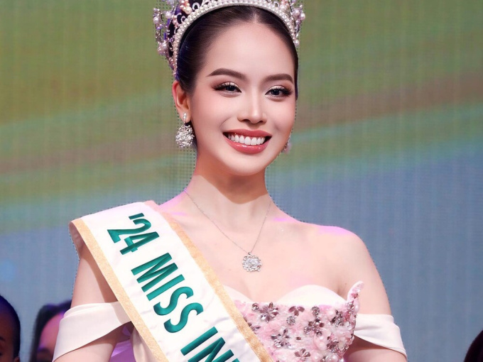 Chiếc váy sóng gió mà Thanh Thủy mặc ở chung kết Hoa hậu Quốc tế