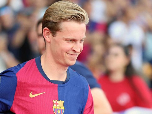 De Jong: Bom tấn Barca cản trở Hansi Flick