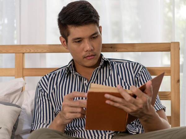 Vợ mất 3 năm, chồng bàng hoàng phát hiện trang nhật ký viết bằng mực đỏ