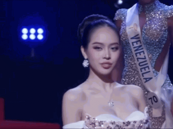 Đoạn clip chứng minh hào quang Hoa hậu đã chiếu vào Thanh Thủy trước khi công bố kết quả, netizen cảm thán: Không đăng quang hơi phí!