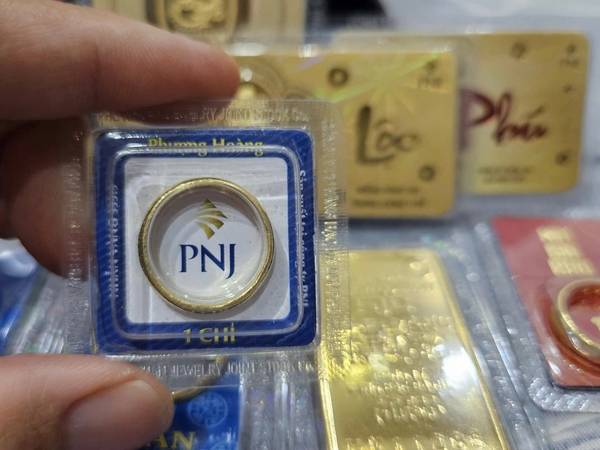 Giá vàng nhẫn trơn rớt xuống 79 triệu đồng/lượng