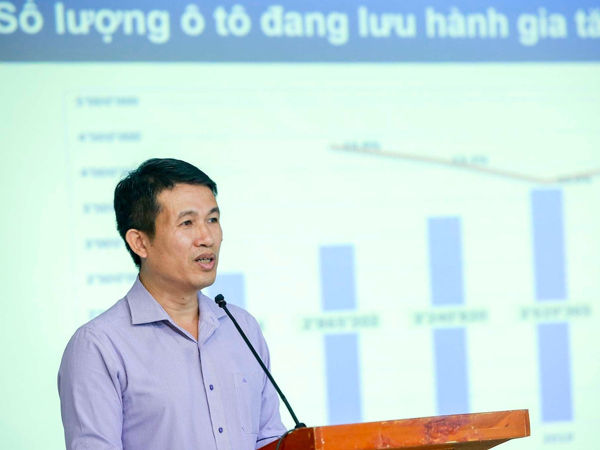Cấm trẻ em ngồi ghế trước ô tô vì túi khí bung ra có tốc độ đến 300km/h