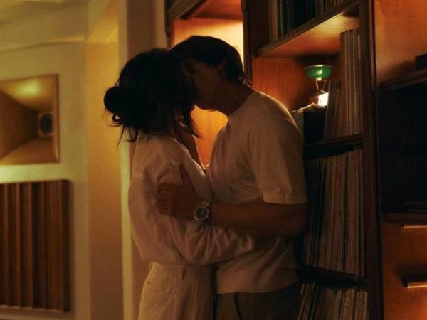 Phim 18+ gây sốc tột độ vì cảnh nóng bỏng mắt, nam chính U50 vẫn trẻ đẹp khiến netizen mê mẩn