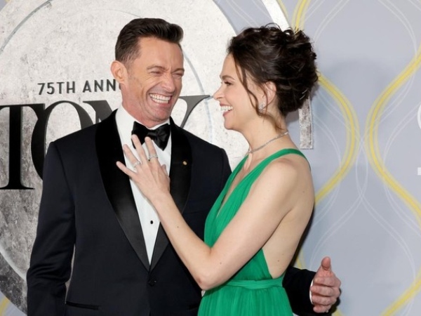 Vụ ngoại tình của 'Người Sói' Hugh Jackman