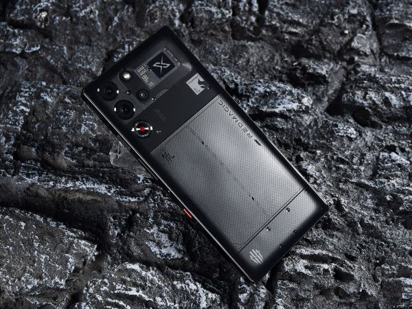 Cận cảnh smartphone chơi game pin 7.050mAh, camera ẩn màn hình, chip Snapdragon 8 Elite cực mạnh, giá ngang iPhone 16