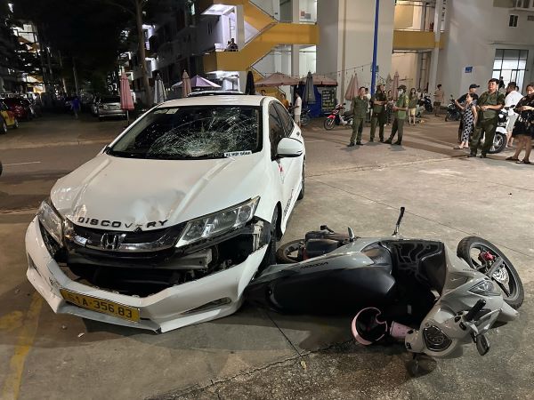 Ô tô 'điên' tông loạt xe máy khiến một người tử vong: Bắt khẩn cấp tài xế