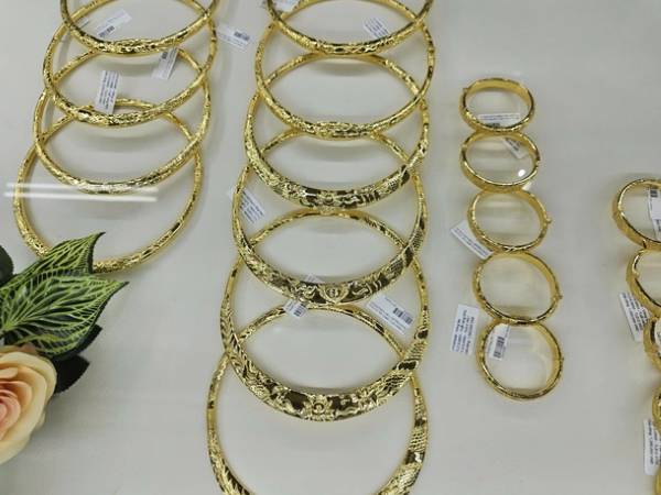 Giá vàng nhẫn tăng trở lại, USD ngân hàng lập đỉnh mới