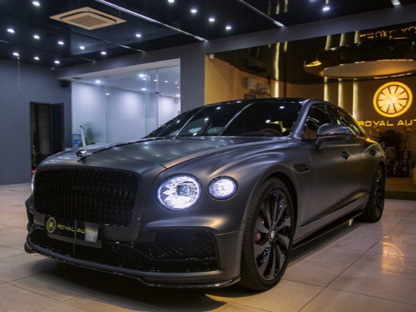 Tậu xe siêu sang Bentley gần 15 tỷ, đại gia Hà Nội tốn thêm 9 tỷ mua 'option'