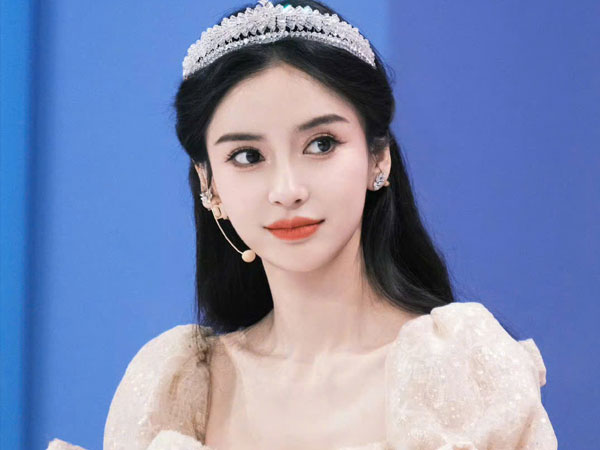 Lộ bằng chứng Angelababy hẹn hò ông trùm, quyền lực hơn cả chồng cũ Huỳnh Hiểu Minh?