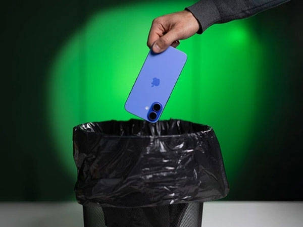 'Xếp 5 chiếc iPhone từ iPhone 12 đến iPhone 16 nằm cạnh nhau': Đố ai đoán nổi chiếc nào với chiếc nào