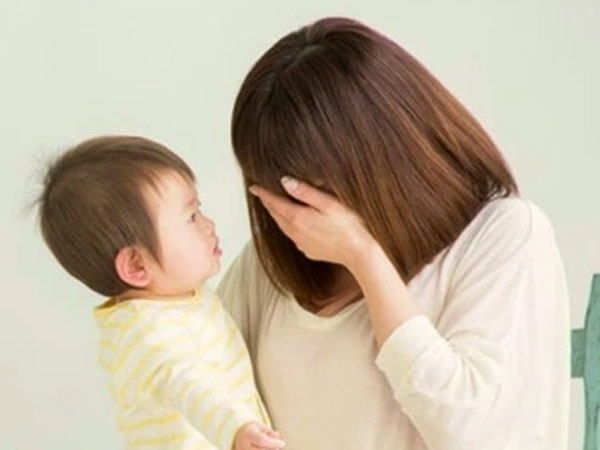 Mẹ bỉm nghe cuộc điện thoại của bố mẹ chồng ở quê sinh trầm cảm, chồng lên mạng cầu cứu nhưng toàn bị trách