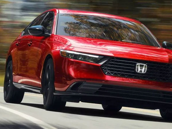 Mẫu sedan có giá hấp dẫn nhất phân khúc: Bám đuổi Camry sát nút, đang được giảm giá