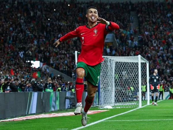 Tuổi 39 rực sáng, Ronaldo liên tiếp lập kỷ lục thế giới