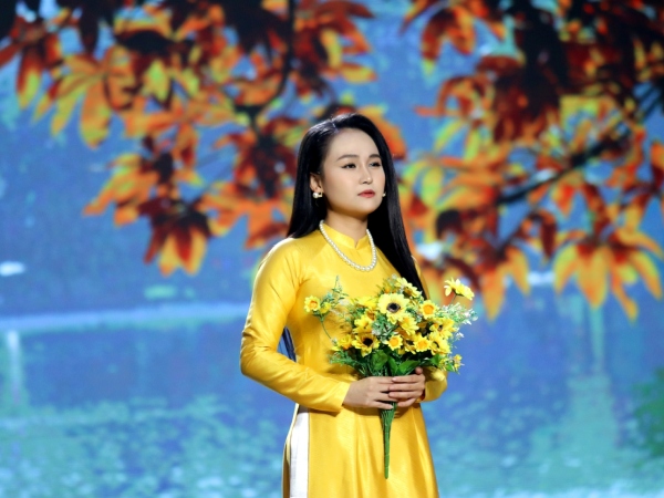 Nữ ca sĩ bị quay lưng, mất hết quan hệ vì làm mẹ đơn thân, đi hát với cát xê 20 nghìn là ai?