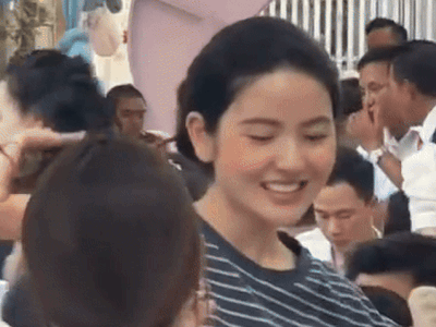 'Bà hàng xóm' lén quay cảnh Chu Thanh Huyền đi ăn cỗ ở quê Quang Hải, lỡ miệng thốt ra 1 từ khiến cả họ đứng hình