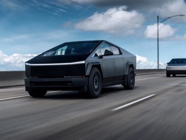 Bán tải điện Tesla Cybertruck bị triệu hồi lần thứ 6