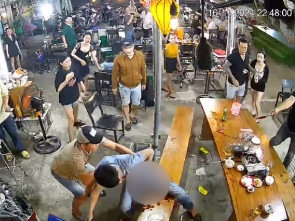 Nhiều người hoảng loạn khi trực tiếp chứng kiến vụ án mạng ở Nhà Bè