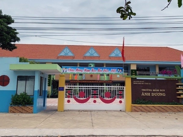 Vụ giáo viên bật khóc vì suất cơm 2 miếng chả, trường có nữ hiệu trưởng mới