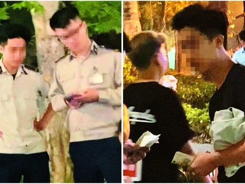 Thu tiền 'làm luật' của người bán hàng rong ở hồ Hoàn Kiếm, 2 cán bộ bị cho thôi việc