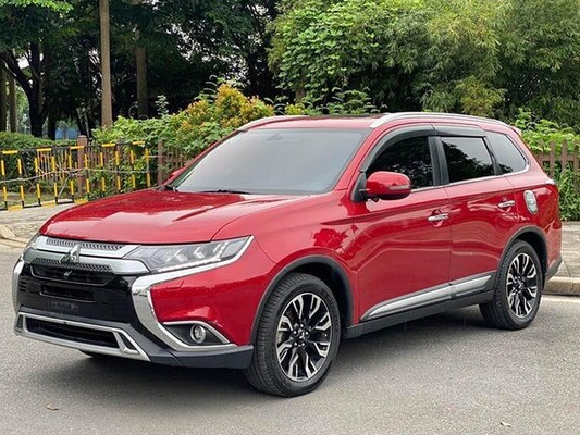 'Soi' Mitsubishi Outlander 2021 hơn 700 triệu, rẻ ngang xe cỡ B
