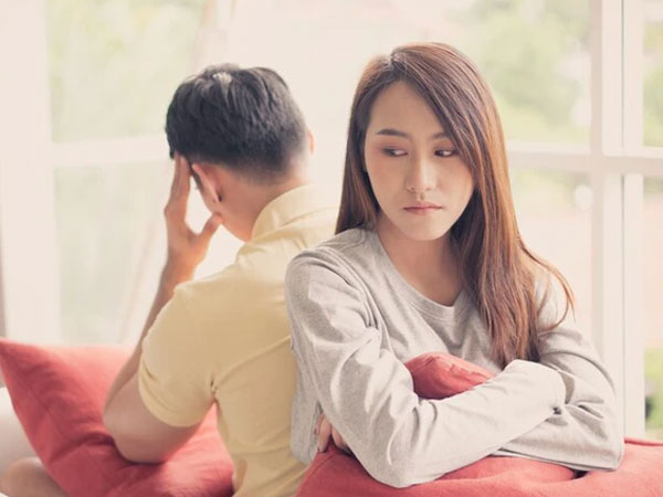 Bố mẹ dự định cho tôi mảnh đất 10 tỷ, nghe vậy bạn trai liền hỏi: 'Sao không bán đi mà mua cho anh con Mercedes 8 tỷ?'