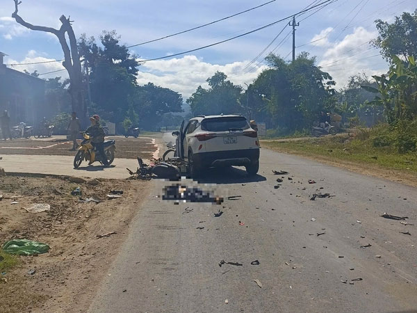 Xe máy và ô tô tông nhau, 2 người tử vong tại chỗ