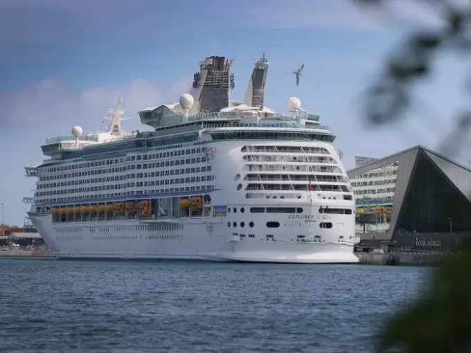 Du thuyền bị gió mạnh đánh suýt chìm, thủy thủ đoàn mở nhạc phim Titanic khiến hành khách hết hồn