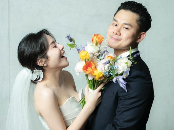 Ca sĩ Thái Trinh lần đầu công khai chồng điển trai kém 6 tuổi