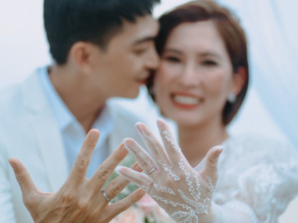 Thông tin hiếm của bà xã sao nam Vbiz: Chỉ xuất hiện duy nhất trong đám cưới 20 người, cuộc sống hôn nhân bí ẩn